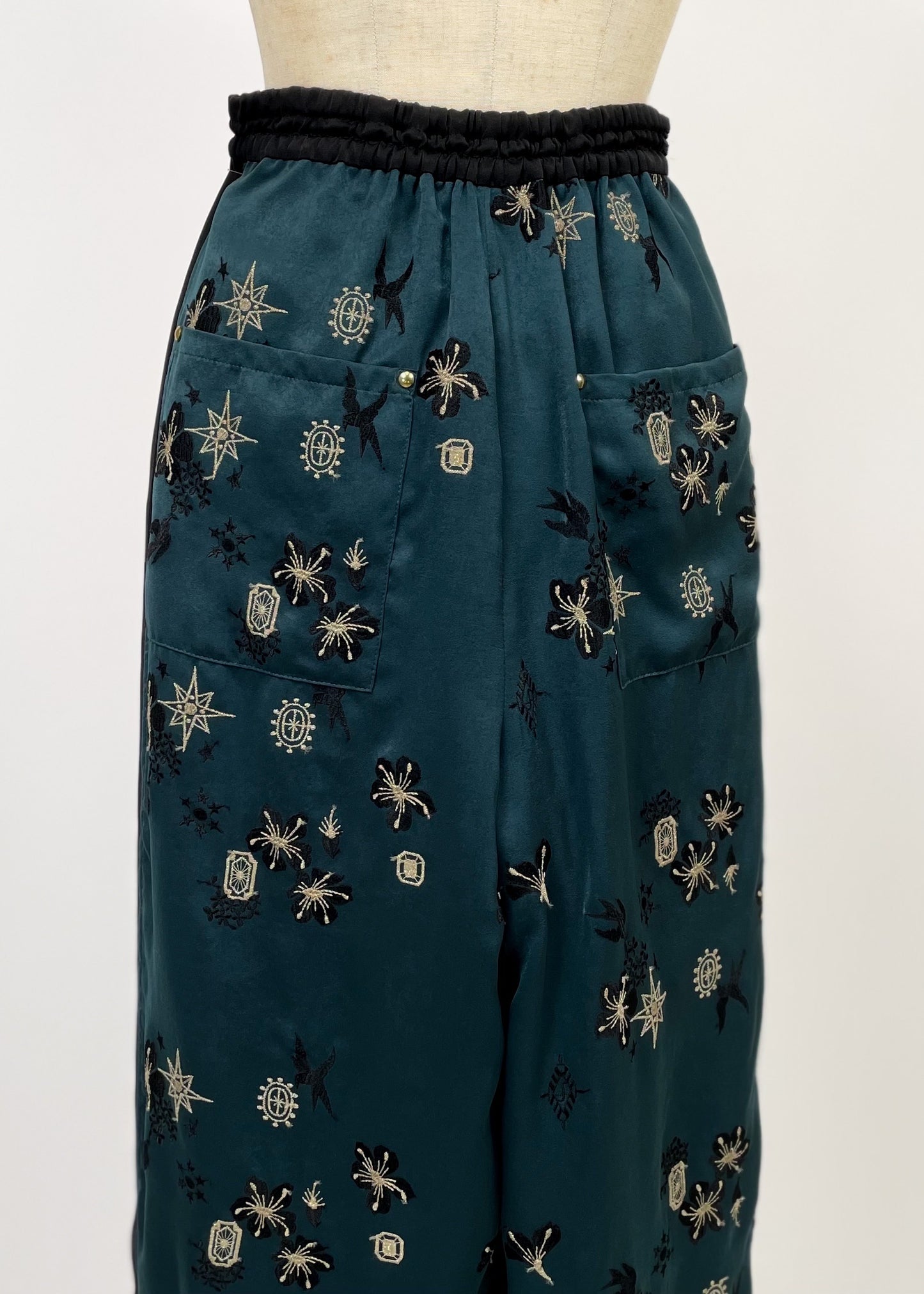 【F012-06010】The Happy Prince刺繍/パンツ