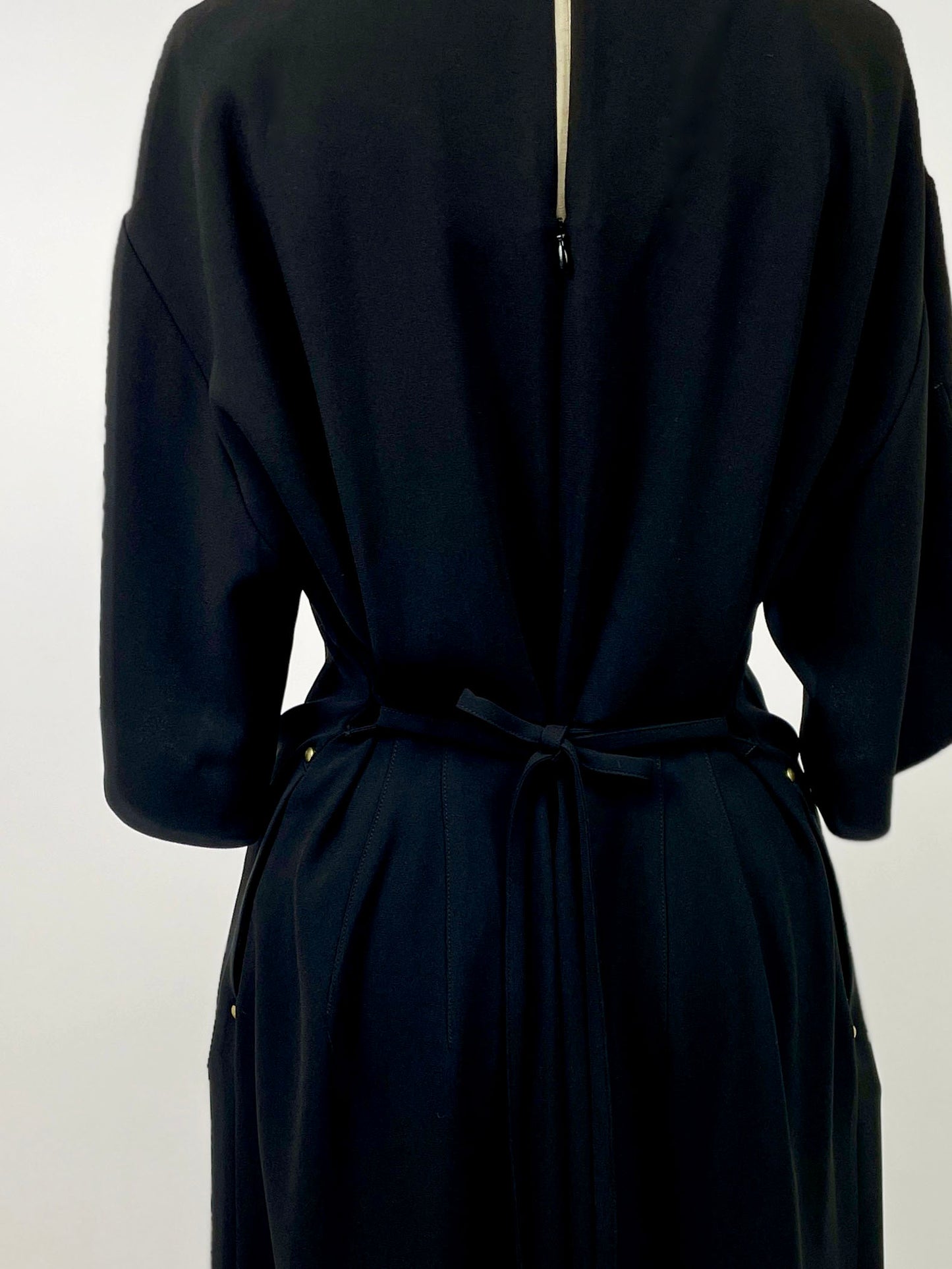 【F011-05006】バックサテン(スイセン刺繍)/ワンピース