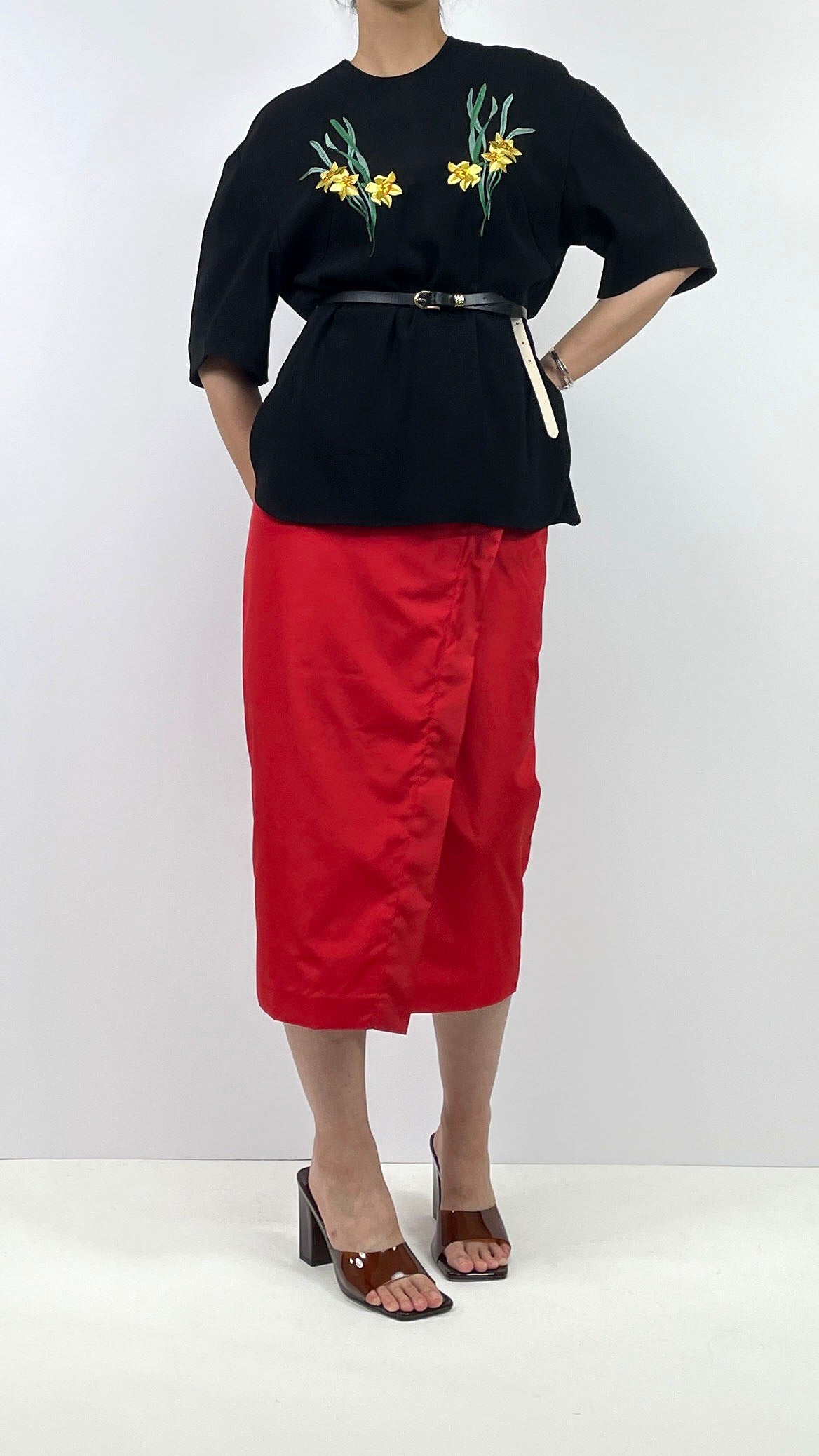 【F011-08007】バックサテン(スイセン刺繍)/ブラウス