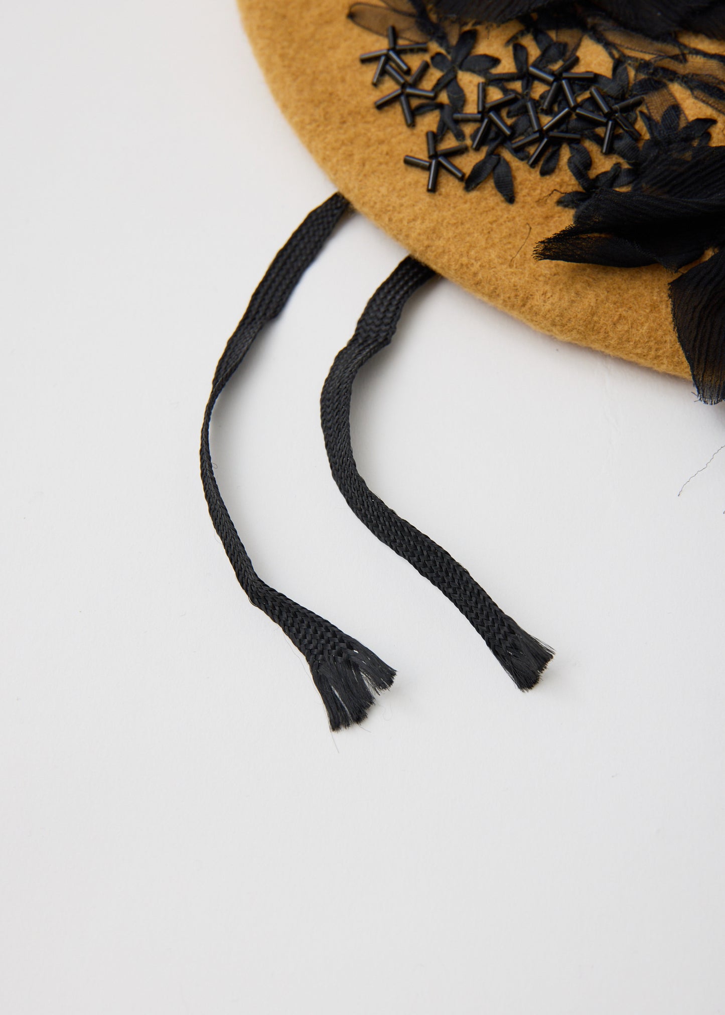 Hand-embroidered black floral beret【MF100-10003】