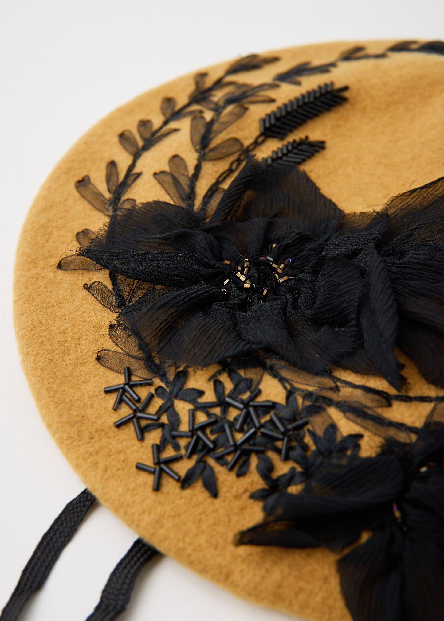 Hand-embroidered black floral beret【MF100-10003】