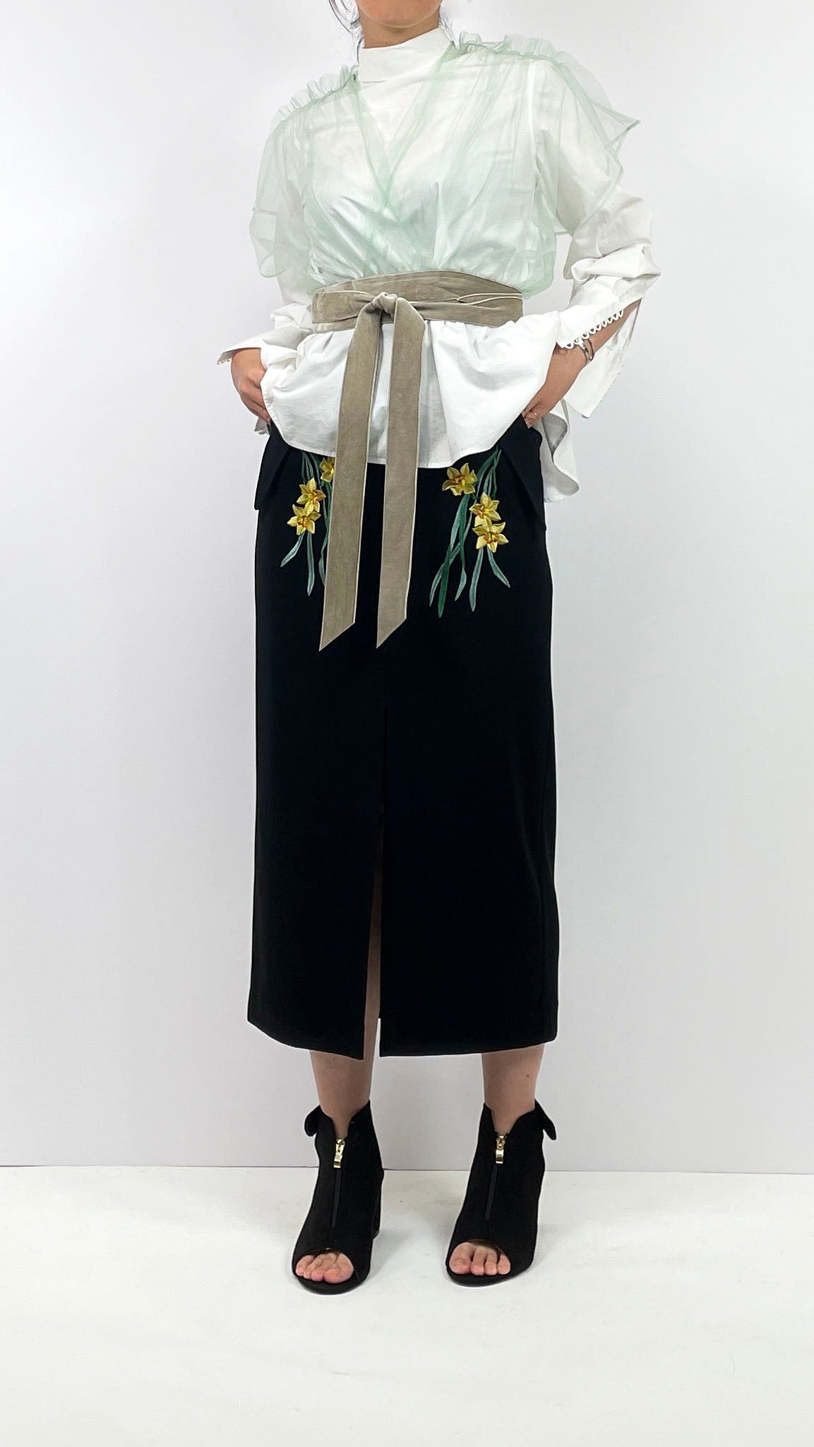 【F011-07013】バックサテン(スイセン刺繍)／スカート