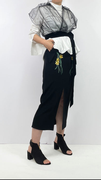 【F011-07013】バックサテン(スイセン刺繍)／スカート